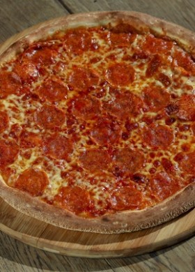 Пришел тот час, когда нужно побаловать себя вкусной пиццей Пепперони 😎🍕🍕🍕 🗒Состав: Пепперони, Сыр моцарелла,